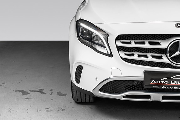 Mercedes-Benz GLA180 8 of 27