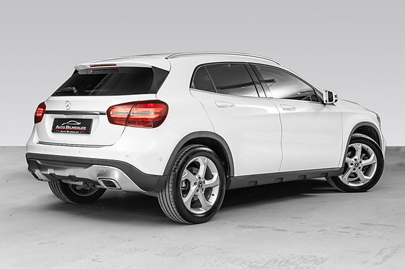 Mercedes-Benz GLA180 2 of 27