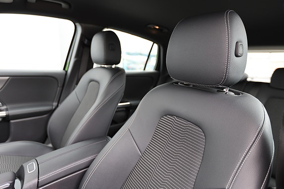 Mercedes-Benz EQA250 12 of 30