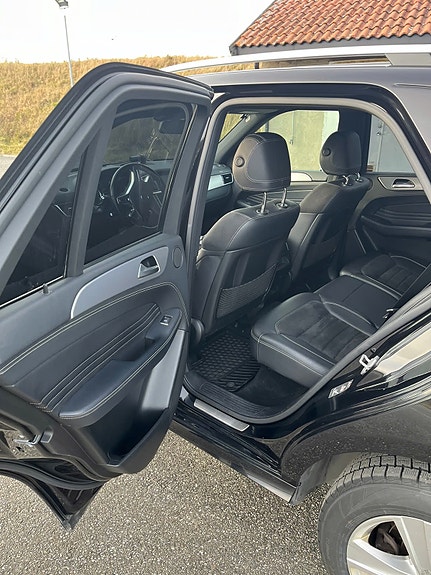 Mercedes-Benz ML350 15 of 22