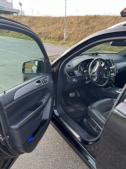 Mercedes-Benz ML350 19 of 22