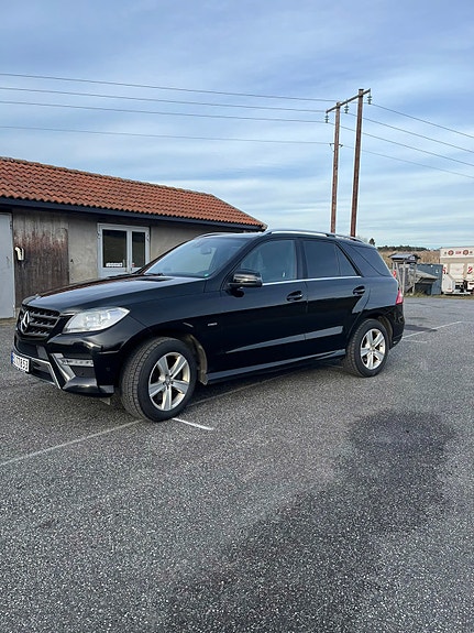 Mercedes-Benz ML350 10 of 22