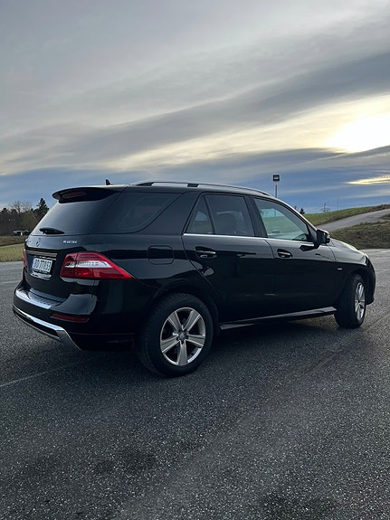 Mercedes-Benz ML350 11 of 22