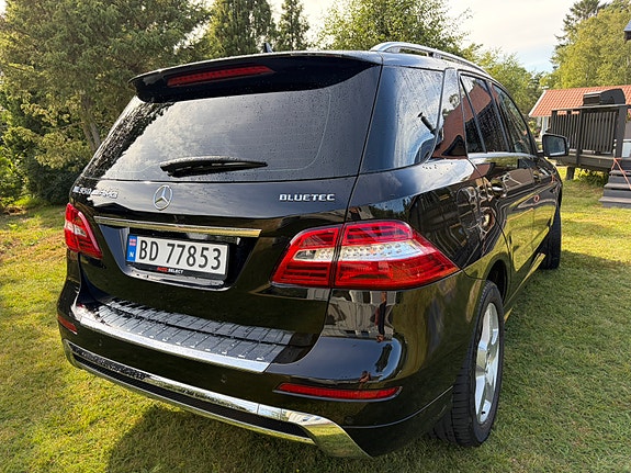 Mercedes-Benz ML350 3 of 22