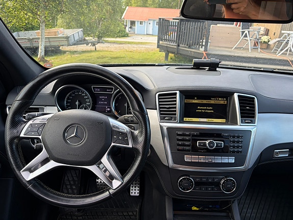 Mercedes-Benz ML350 7 of 22