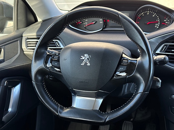 Peugeot 308 SW 25 of 30