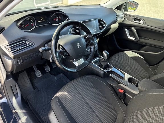 Peugeot 308 SW 18 of 30