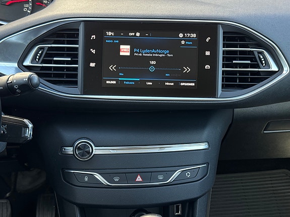 Peugeot 308 SW 27 of 30