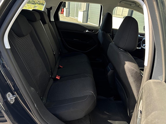Peugeot 308 SW 22 of 30