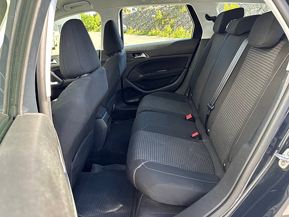 Peugeot 308 SW 21 of 30