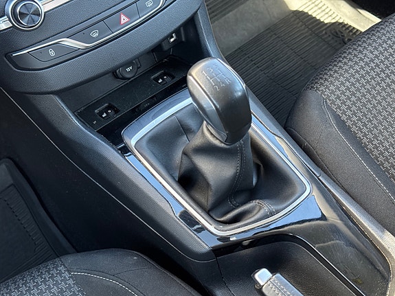 Peugeot 308 SW 28 of 30