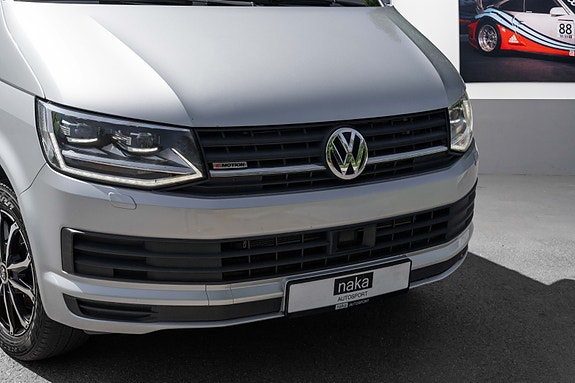 Volkswagen Caravelle 4 of 5