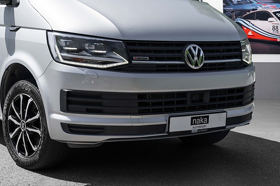 Volkswagen Caravelle 3 of 5