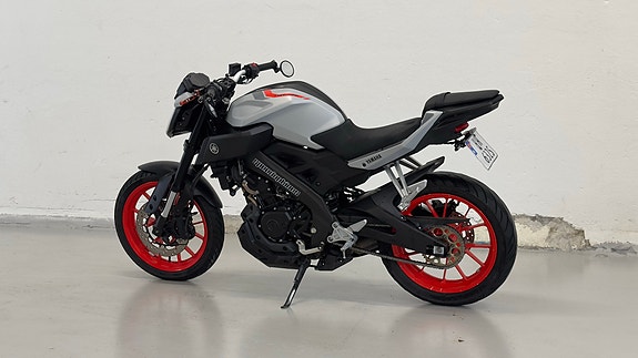 Yamaha MT-125 6 of 28