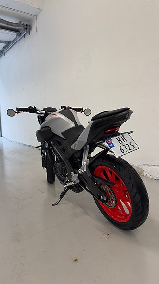 Yamaha MT-125 11 of 28