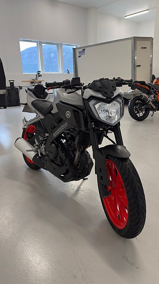 Yamaha MT-125 9 of 28
