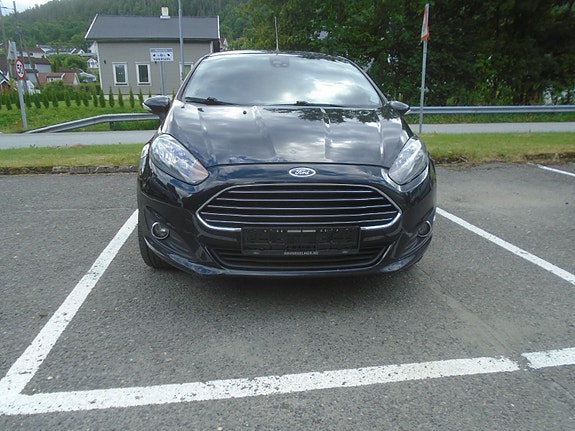 Ford Fiesta 2 of 5