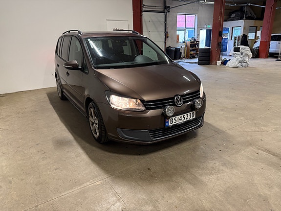 Volkswagen Touran 4 of 5