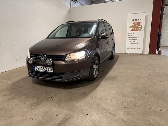 Volkswagen Touran 2 of 5