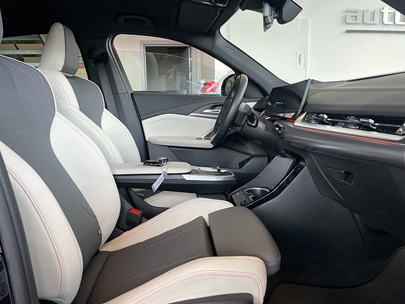 BMW iX2 8 of 15