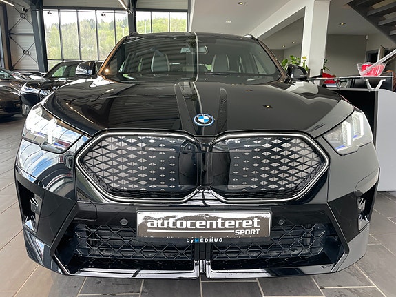 BMW iX2 4 of 15