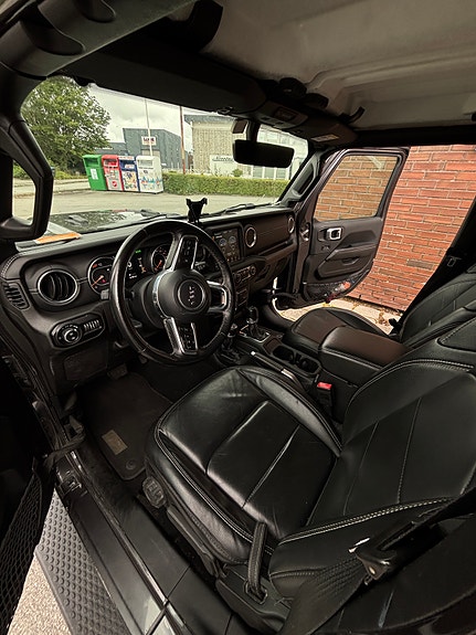 Jeep Wrangler 27 of 27