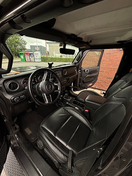 Jeep Wrangler 22 of 27