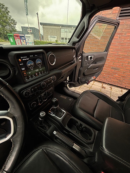 Jeep Wrangler 21 of 27