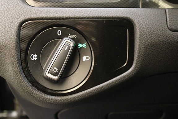 Volkswagen Golf VII 30 of 30