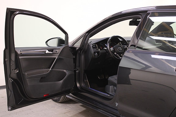 Volkswagen Golf VII 19 of 30