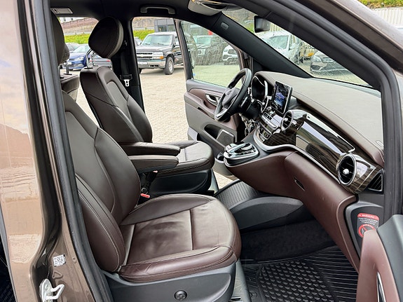 Mercedes-Benz V250 d 12 of 16
