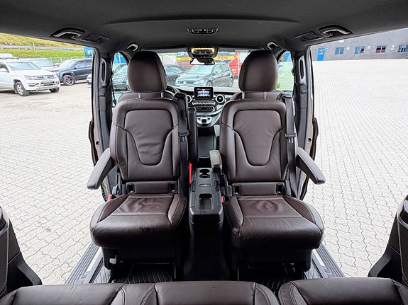 Mercedes-Benz V250 d 15 of 16
