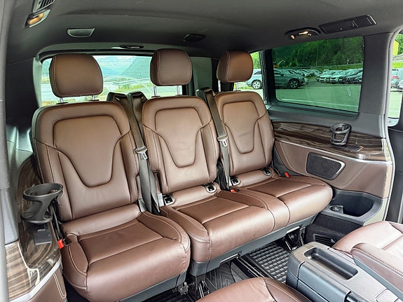 Mercedes-Benz V250 d 14 of 16