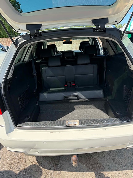 Mercedes-Benz E200 18 of 18