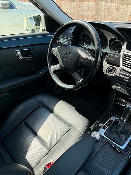 Mercedes-Benz E200 4 of 18