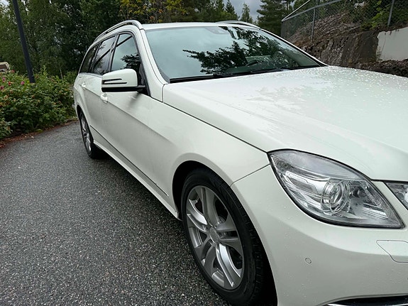 Mercedes-Benz E200 9 of 18