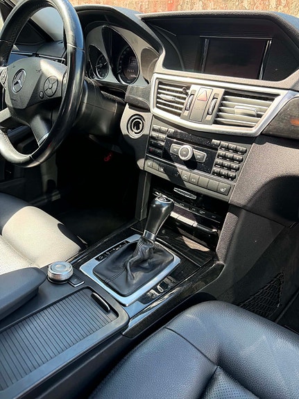 Mercedes-Benz E200 13 of 18
