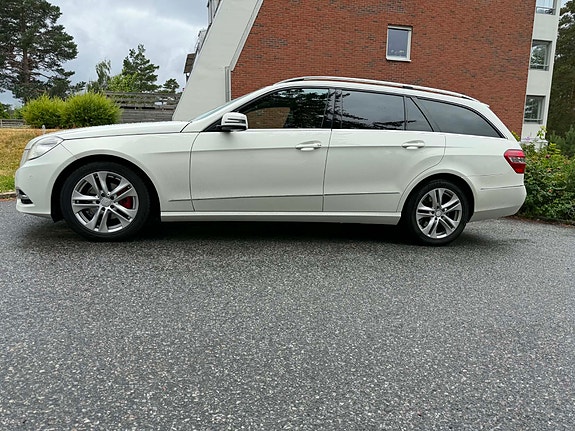 Mercedes-Benz E200 2 of 18