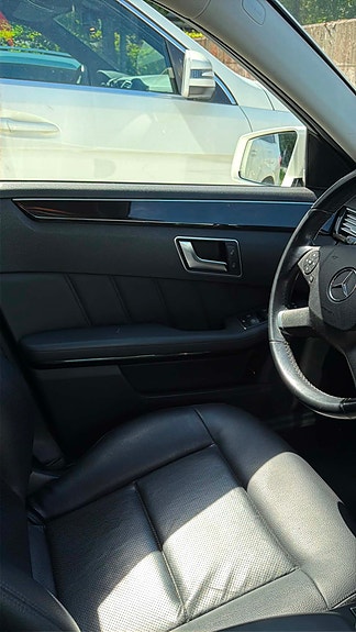 Mercedes-Benz E200 17 of 18