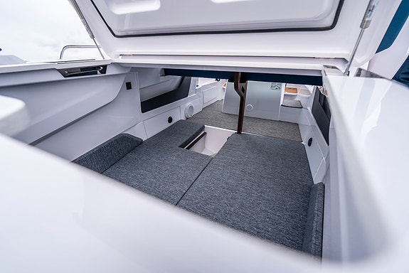 Axopar 29 XC Cross Cabin | Brabus Line | Leveringsklar | 2 x 200HK 28 of 30
