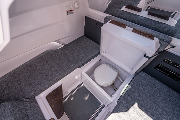 Axopar 29 XC Cross Cabin | Brabus Line | Leveringsklar | 2 x 200HK 13 of 30