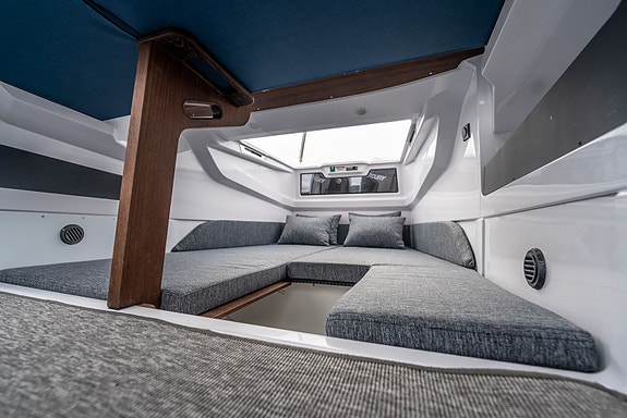 Axopar 29 XC Cross Cabin | Brabus Line | Leveringsklar | 2 x 200HK 17 of 30