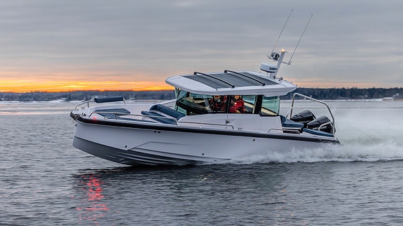 Axopar 29 XC Cross Cabin | Brabus Line | Leveringsklar | 2 x 200HK 4 of 30