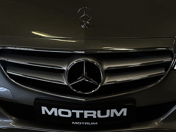 Mercedes-Benz E-Klasse 9 of 30