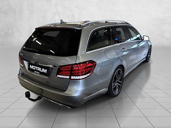 Mercedes-Benz E-Klasse 4 of 30