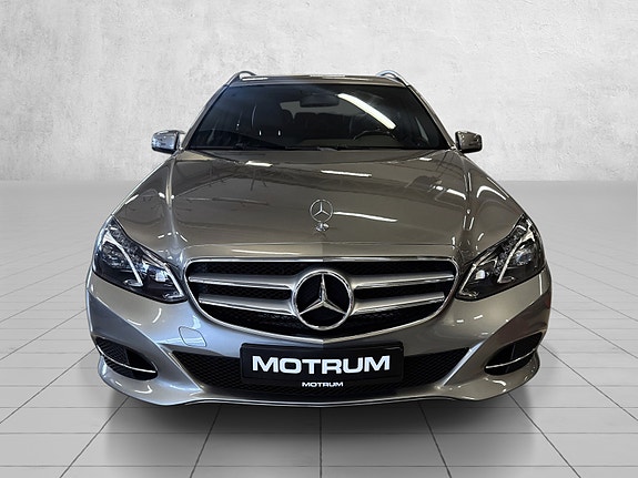 Mercedes-Benz E-Klasse 2 of 30