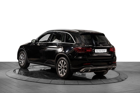 Mercedes-Benz GLC300 e 2 of 5