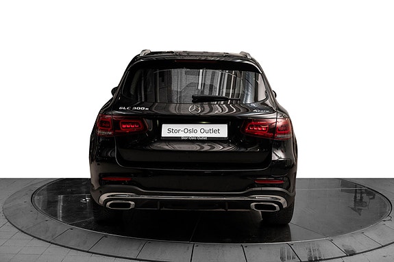 Mercedes-Benz GLC300 e 4 of 5