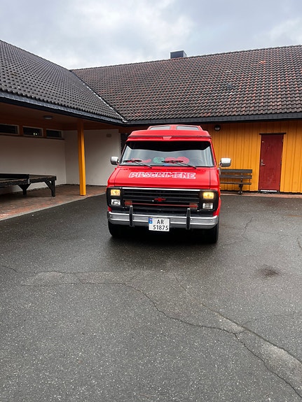 Chevrolet G20 2 of 5