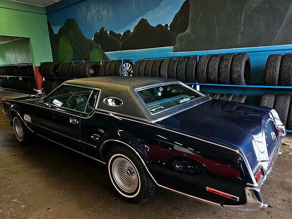 Lincoln Continental 7 of 27